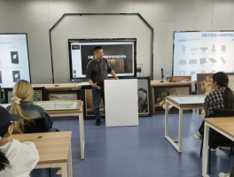 工作室王谦老师开展校园油画技艺与作品分享会